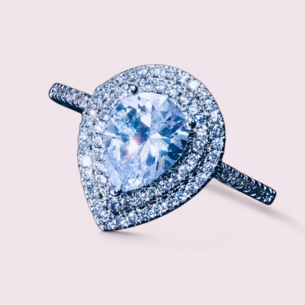 Stunning 925 Sterling Silver Engagement Pear Cut Ring